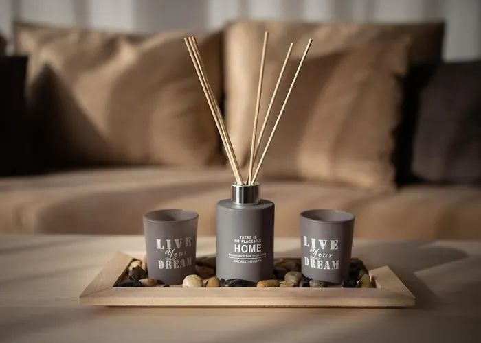 Lina - Pg, Riverside Apartman *