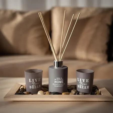 Lina - Pg, Riverside Apartment *